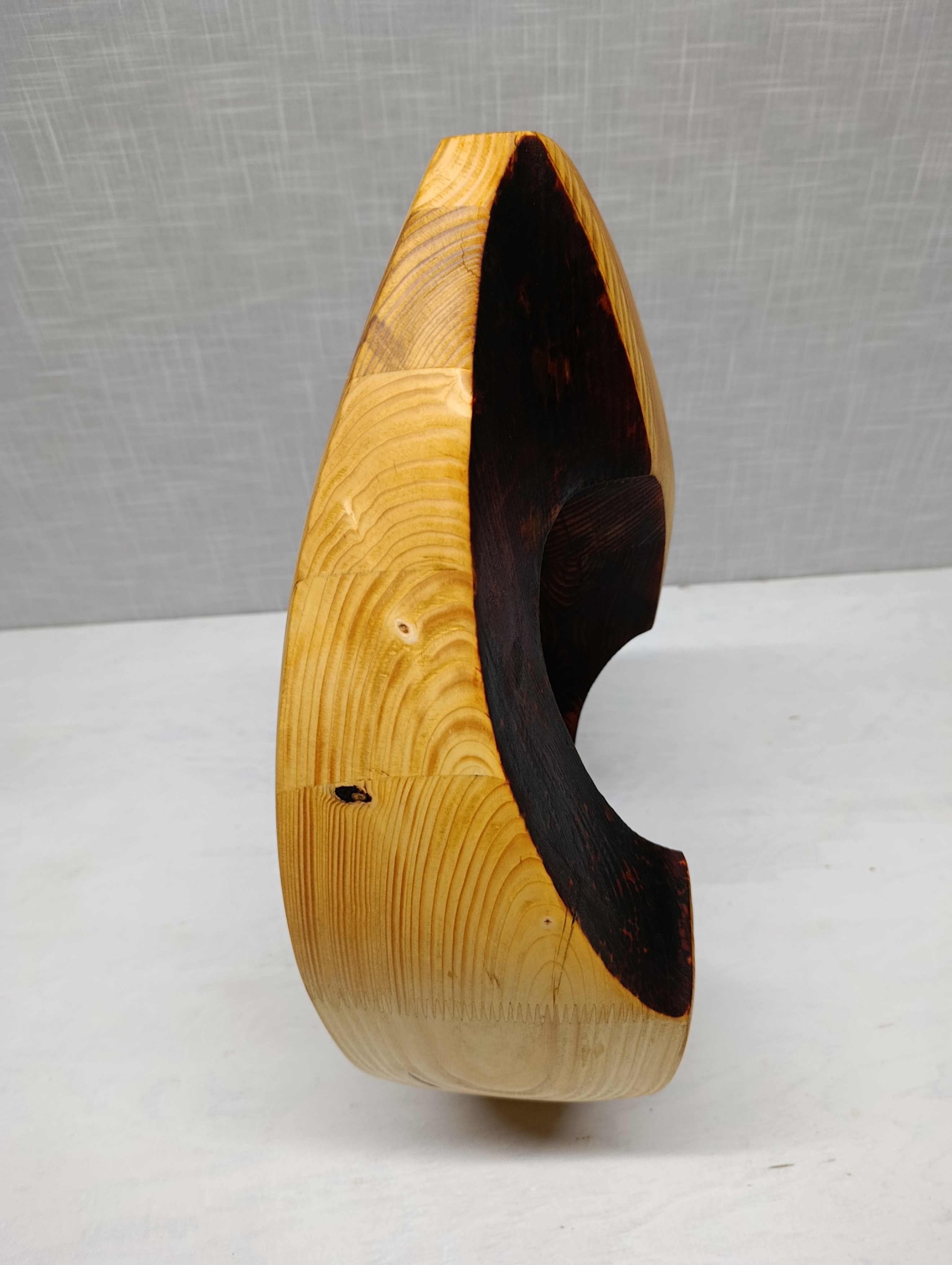 Sculpture géométrique en épicéa lamellé-collé, travail de vide et de plein. - vue 7