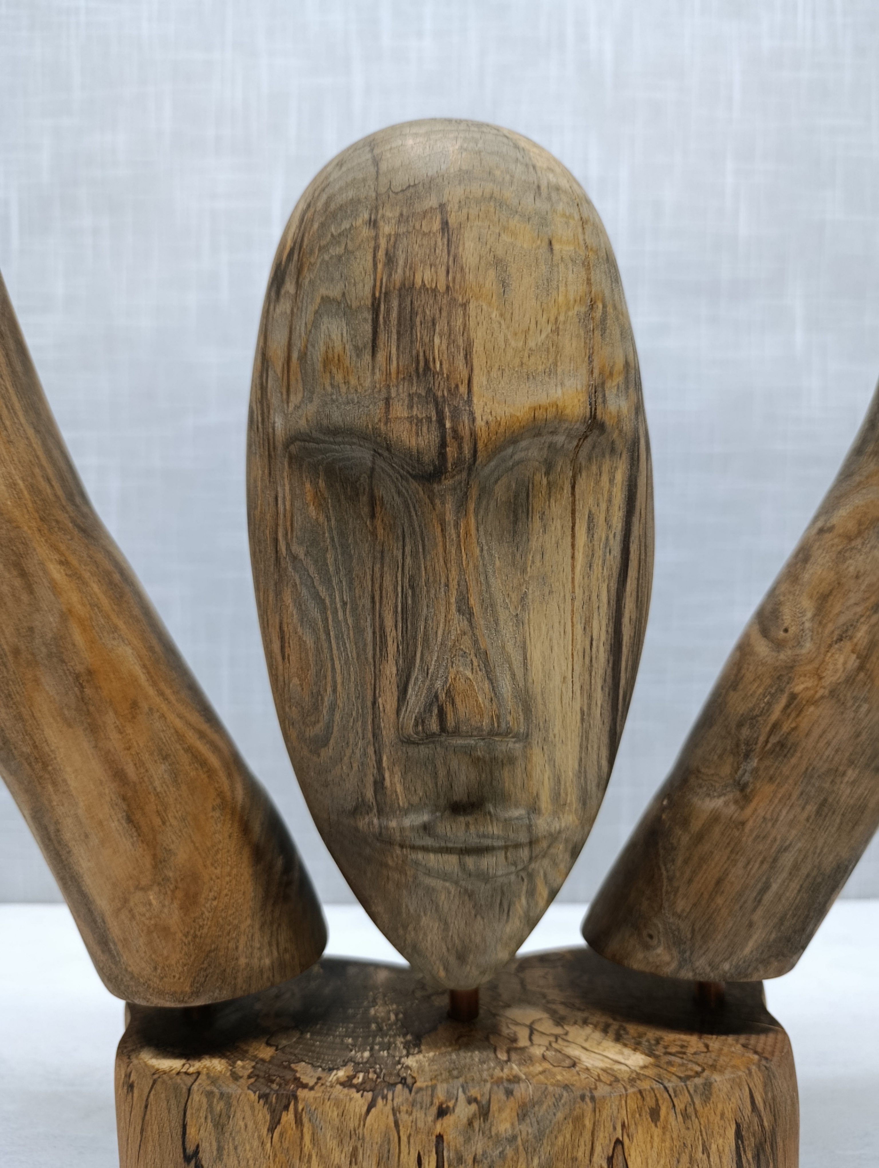 Sculpture organique en hêtre, cuivre et argile émaillée portant un arbre de jade. - vue 6